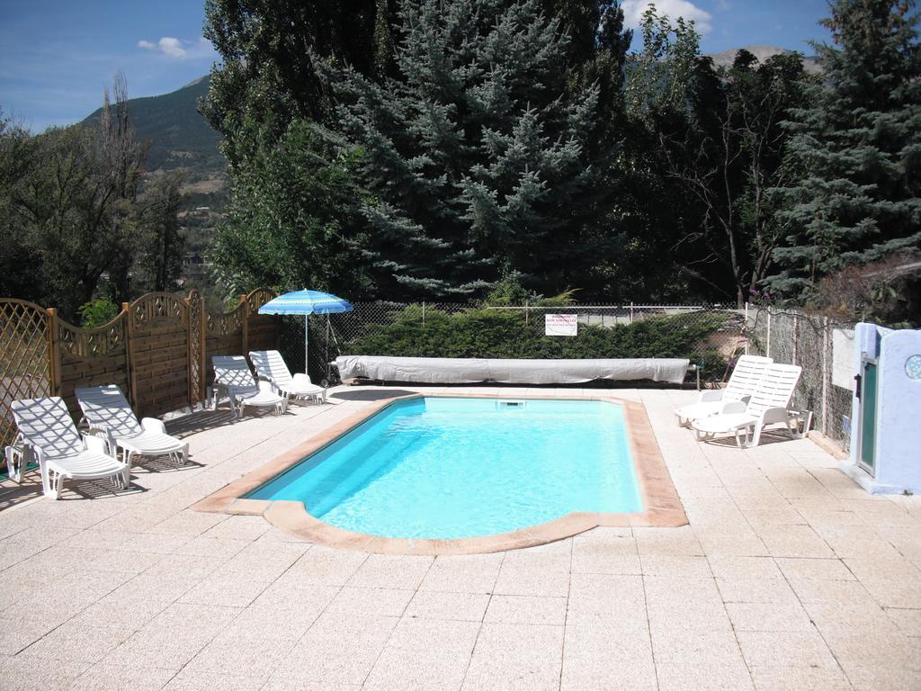Camping Les Grillons Embrun Exterior foto
