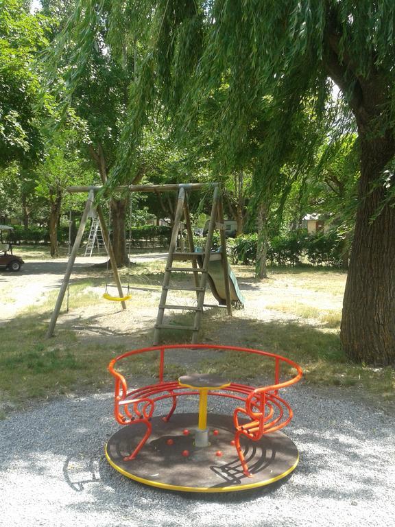 Camping Les Grillons Embrun Exterior foto