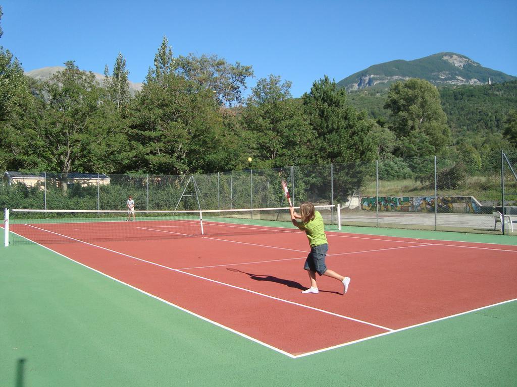 Camping Les Grillons Embrun Exterior foto